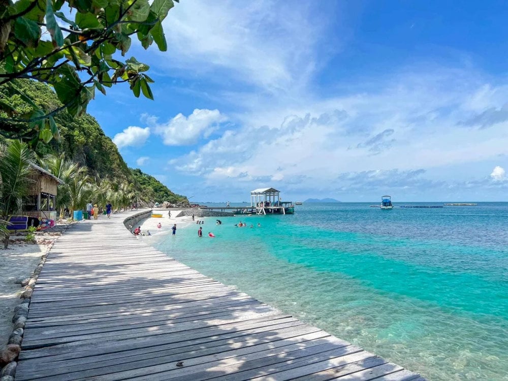 Hon Hai Bo Dap charms visitors with coral reefs and tranquil vibes